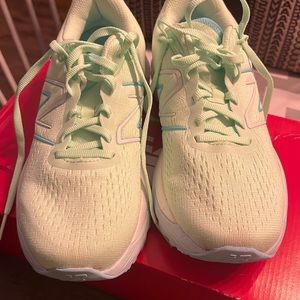 New Balance Fresh Foam 880 v 10 size 6.5 womens